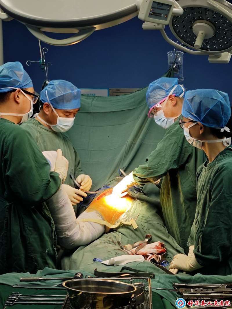 肖紫棱——手術里的堅守與協(xié)作_副本.jpg